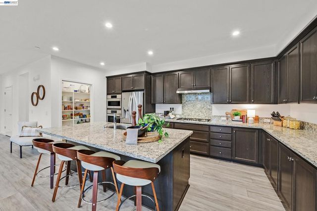 5630 Central parkway unit 202 202, Dublin, CA 94568