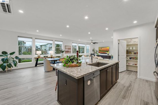 5630 Central parkway unit 202 202, Dublin, CA 94568