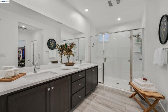 5630 Central parkway unit 202 202, Dublin, CA 94568