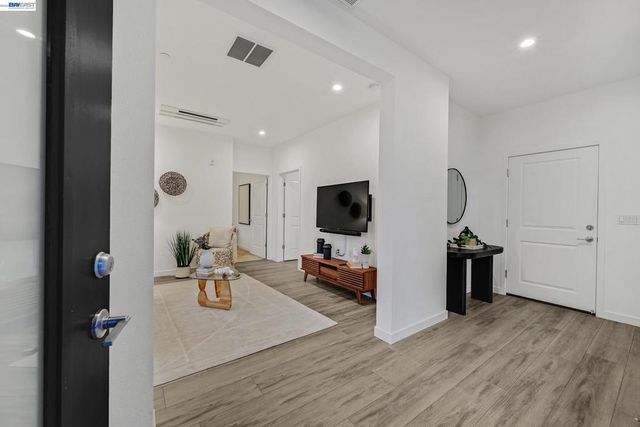 5630 Central parkway unit 202 202, Dublin, CA 94568