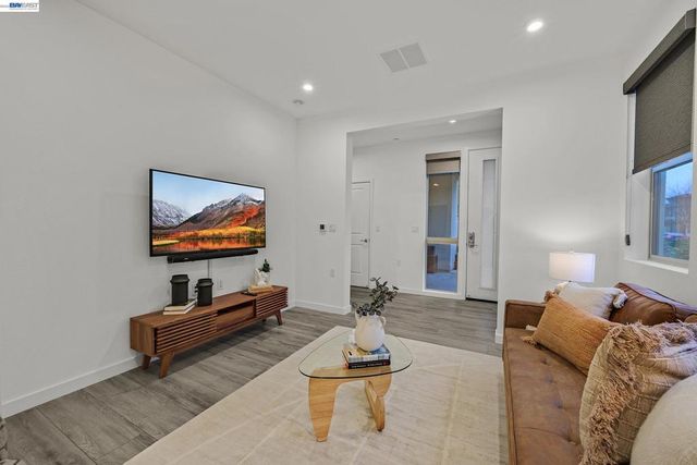 5630 Central parkway unit 202 202, Dublin, CA 94568