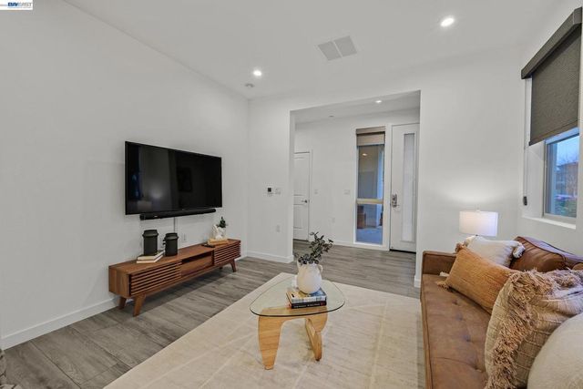 5630 Central parkway unit 202 202, Dublin, CA 94568