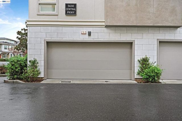 5630 Central parkway unit 202 202, Dublin, CA 94568