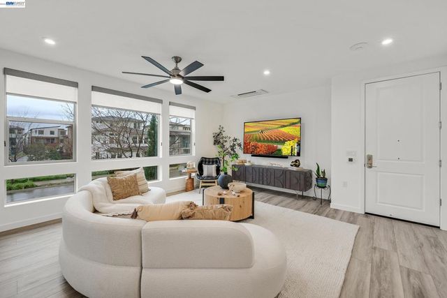 5630 Central parkway unit 202 202, Dublin, CA 94568