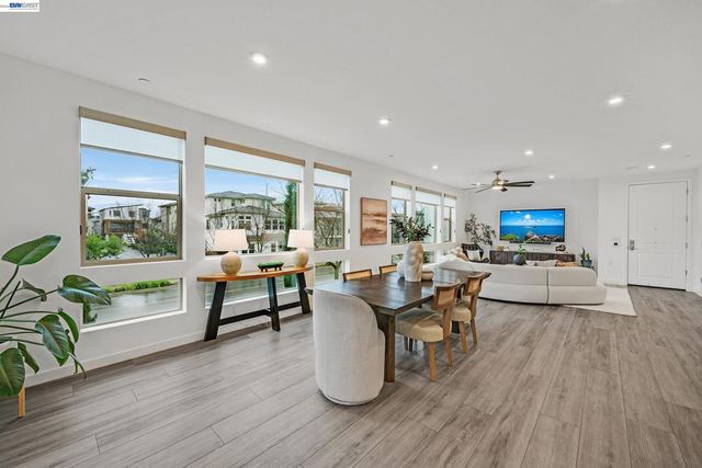 5630 Central parkway unit 202 202, Dublin, CA 94568