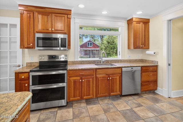 31 Sunnyside Road, Scotia, NY 12302