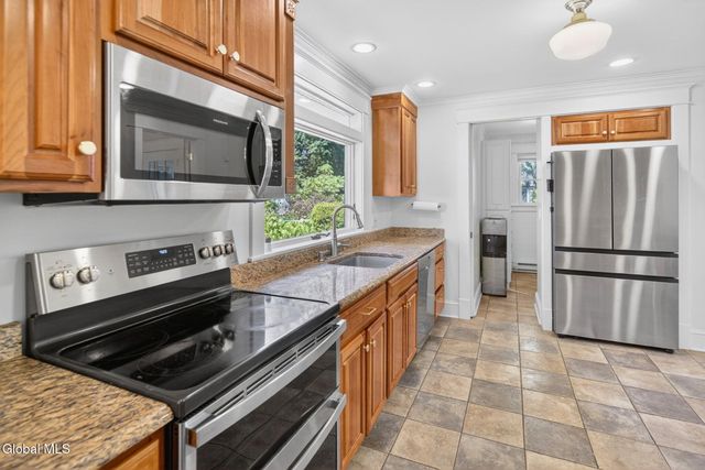 31 Sunnyside Road, Scotia, NY 12302