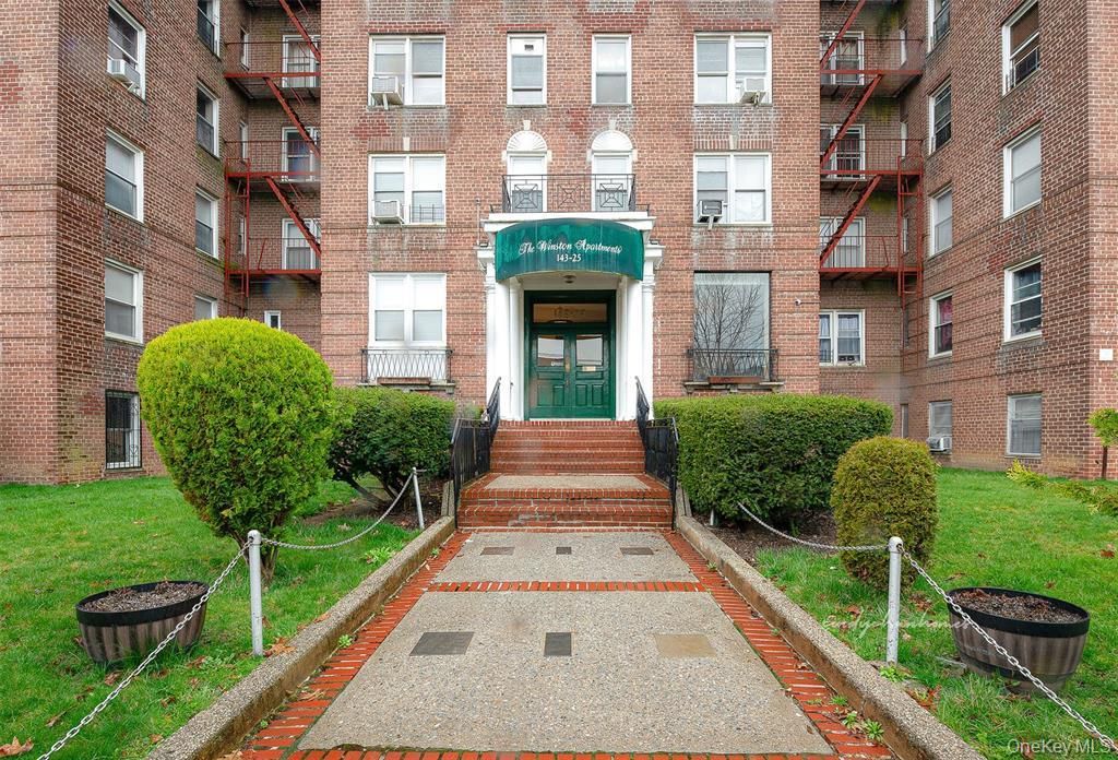 14325 84th Drive 2E, Jamaica, NY 11435