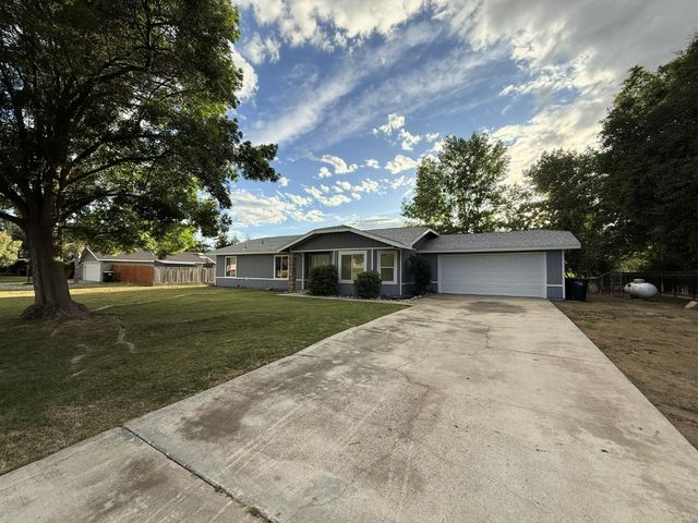 19232 Deane Drive, Madera, CA 93638