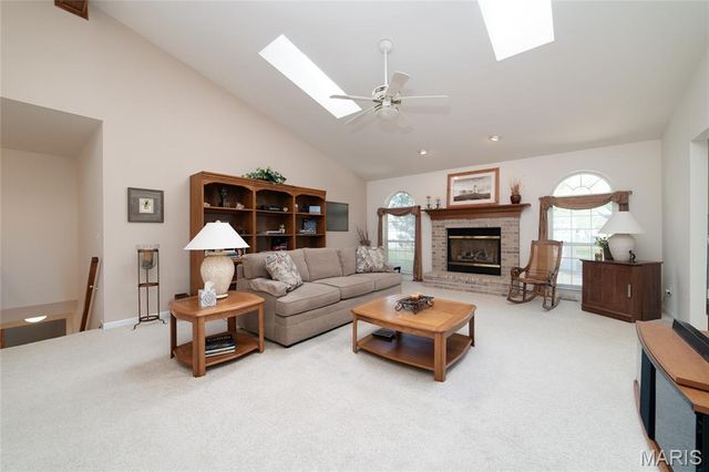 1354 Presidents Landing Drive, O'fallon, MO 63366