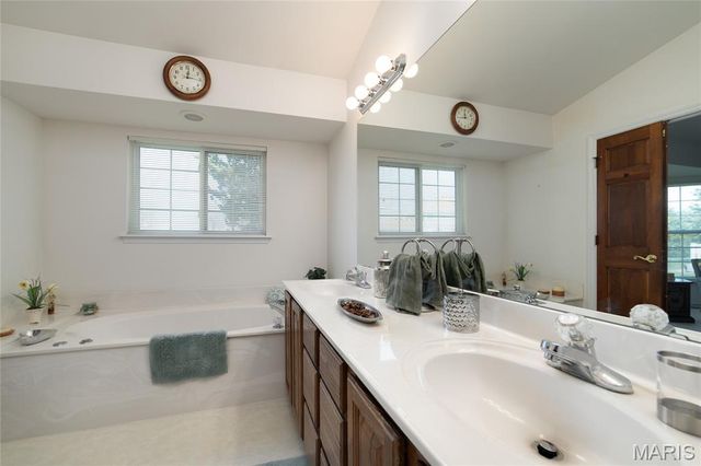1354 Presidents Landing Drive, O'fallon, MO 63366
