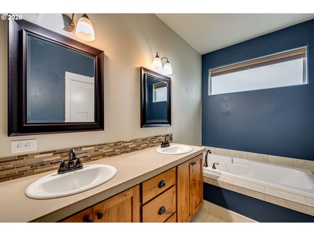 1262 48TH St, Washougal, WA 98671