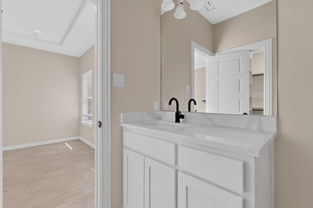 724 N Clements Street, Gainesville, TX 76240