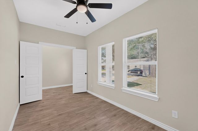724 N Clements Street, Gainesville, TX 76240