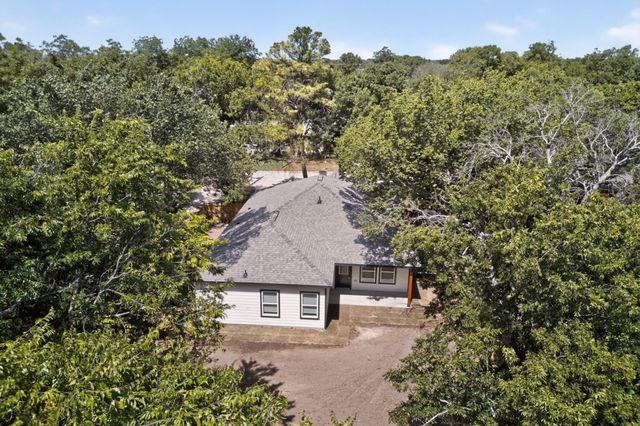 724 N Clements Street, Gainesville, TX 76240