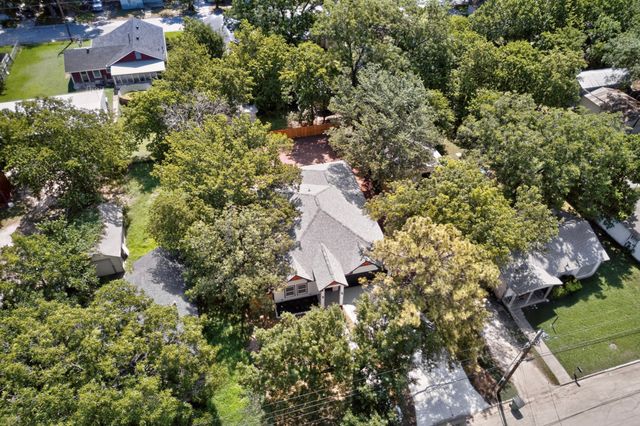 724 N Clements Street, Gainesville, TX 76240