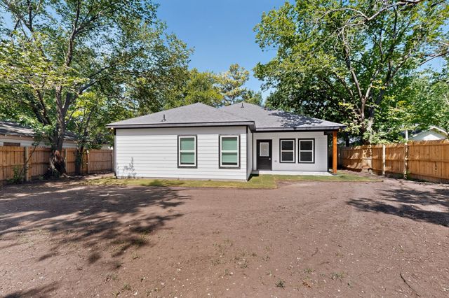 724 N Clements Street, Gainesville, TX 76240