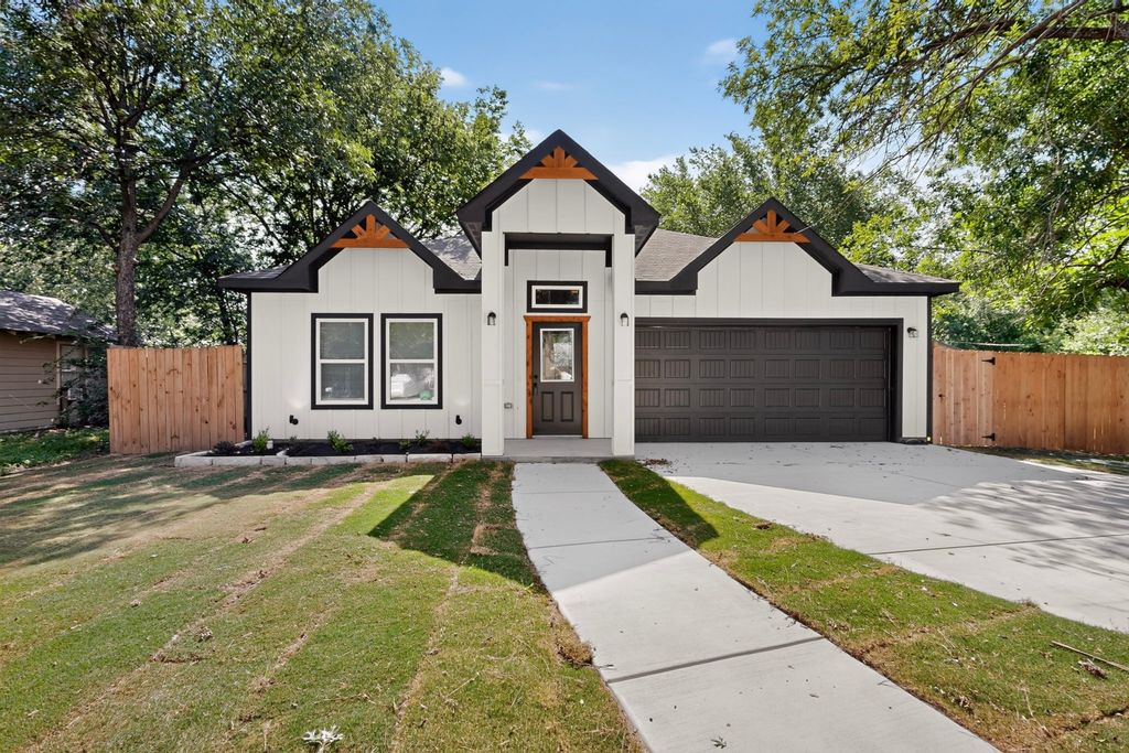 724 N Clements Street, Gainesville, TX 76240