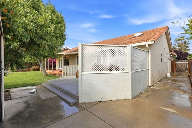 1191 Trieste Drive, Hollister, CA 95023