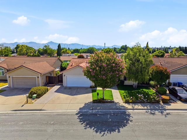 1191 Trieste Drive, Hollister, CA 95023
