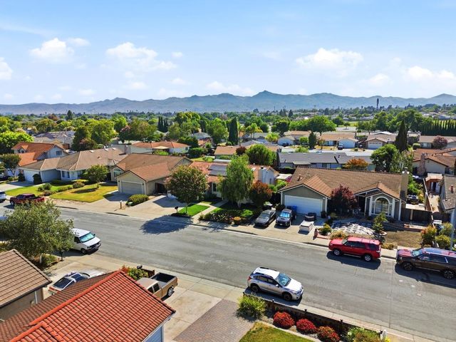 1191 Trieste Drive, Hollister, CA 95023