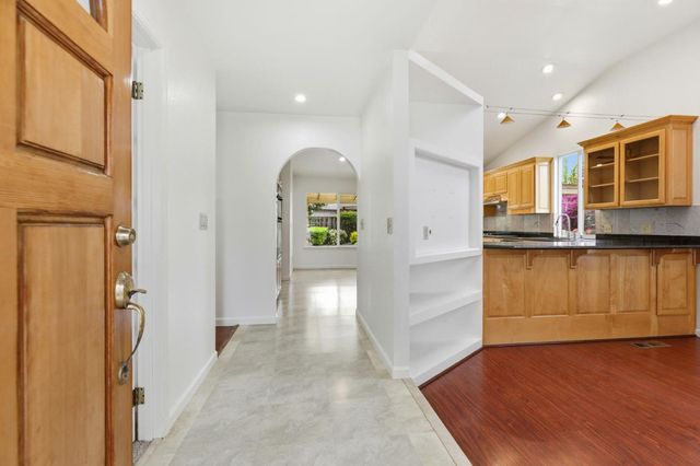 1191 Trieste Drive, Hollister, CA 95023