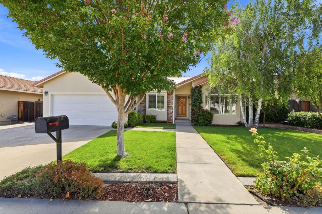 1191 Trieste Drive, Hollister, CA 95023