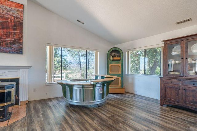 7254 Abutment Way, Igo, CA 96047