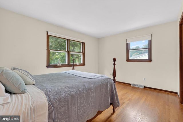114 W SAVANNAH DR, Bear, DE 19701