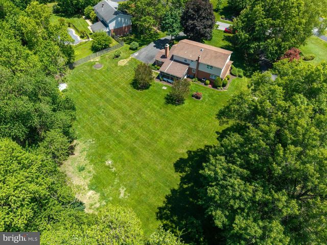 114 W SAVANNAH DR, Bear, DE 19701
