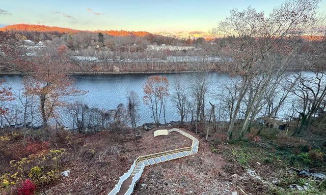 112 River Road, Shelton, CT 06484