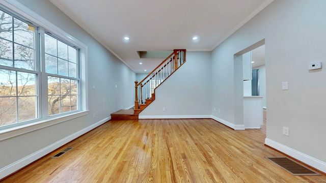 112 River Road, Shelton, CT 06484