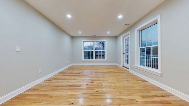 112 River Road, Shelton, CT 06484