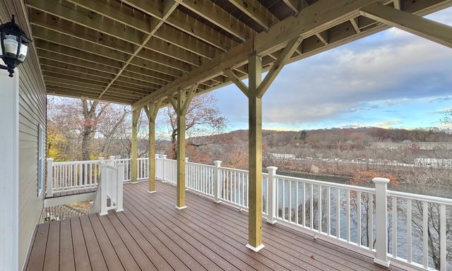112 River Road, Shelton, CT 06484
