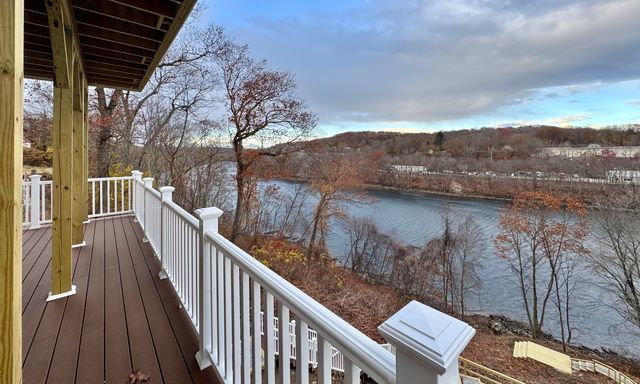 112 River Road, Shelton, CT 06484