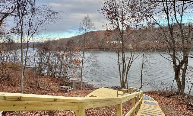 112 River Road, Shelton, CT 06484