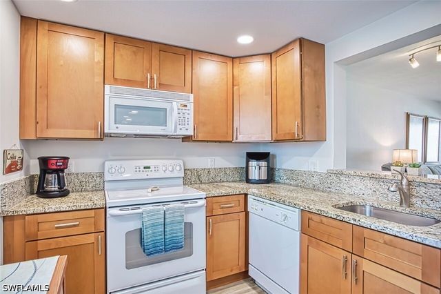 1624 Pine Valley DR 211, Fort Myers, FL 33907