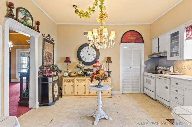 403 N Choctaw Avenue, Claremore, OK 74017