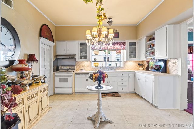 403 N Choctaw Avenue, Claremore, OK 74017