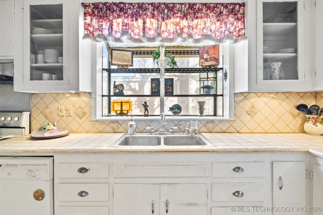 403 N Choctaw Avenue, Claremore, OK 74017