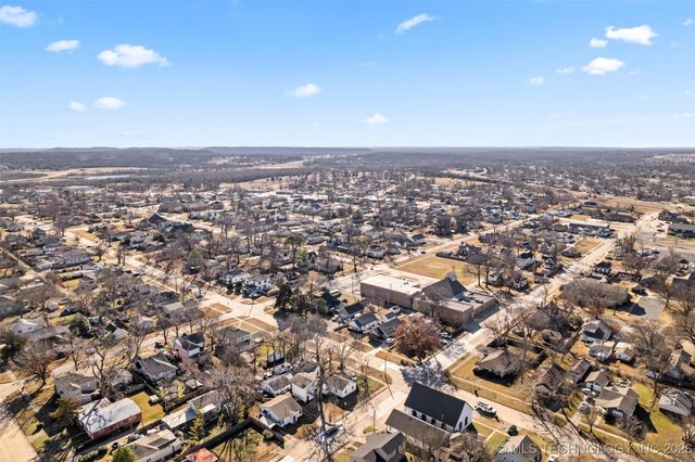 403 N Choctaw Avenue, Claremore, OK 74017