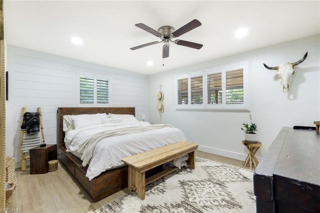 20621 Pine Tree LN, Estero, FL 33928