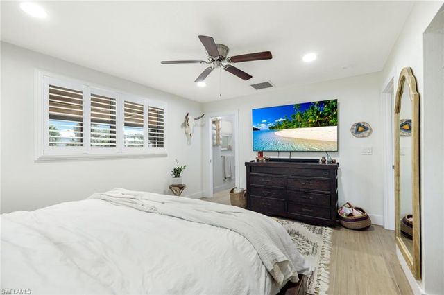 20621 Pine Tree LN, Estero, FL 33928