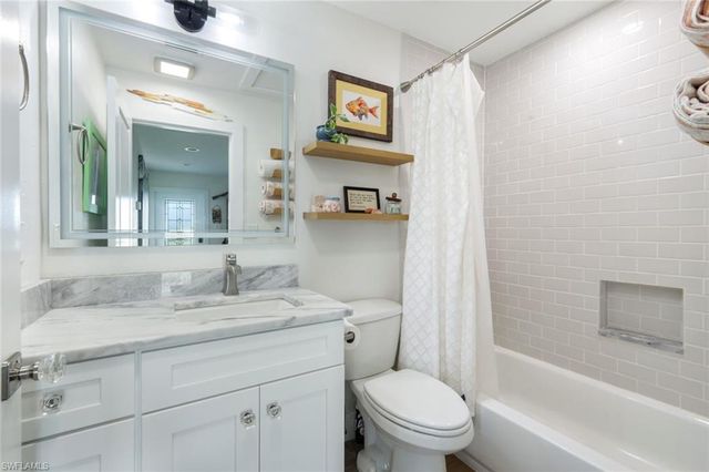 20621 Pine Tree LN, Estero, FL 33928