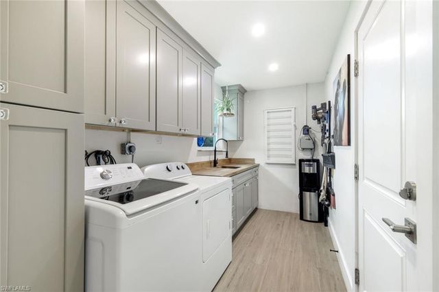 20621 Pine Tree LN, Estero, FL 33928