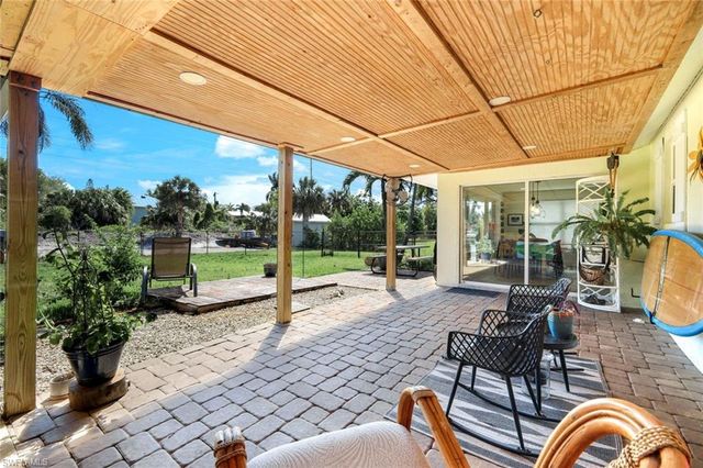 20621 Pine Tree LN, Estero, FL 33928