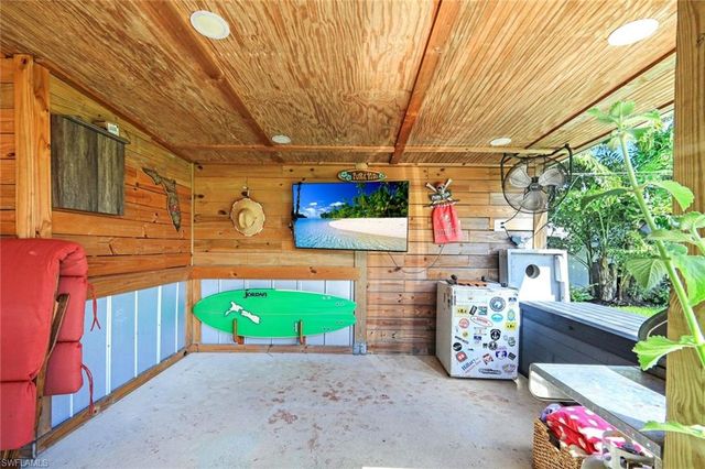 20621 Pine Tree LN, Estero, FL 33928