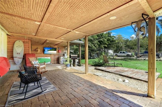 20621 Pine Tree LN, Estero, FL 33928