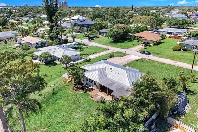 20621 Pine Tree LN, Estero, FL 33928