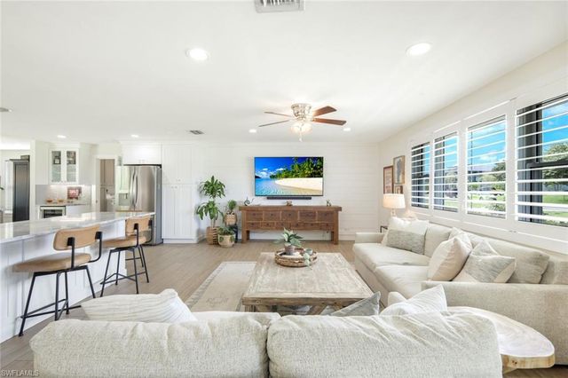 20621 Pine Tree LN, Estero, FL 33928